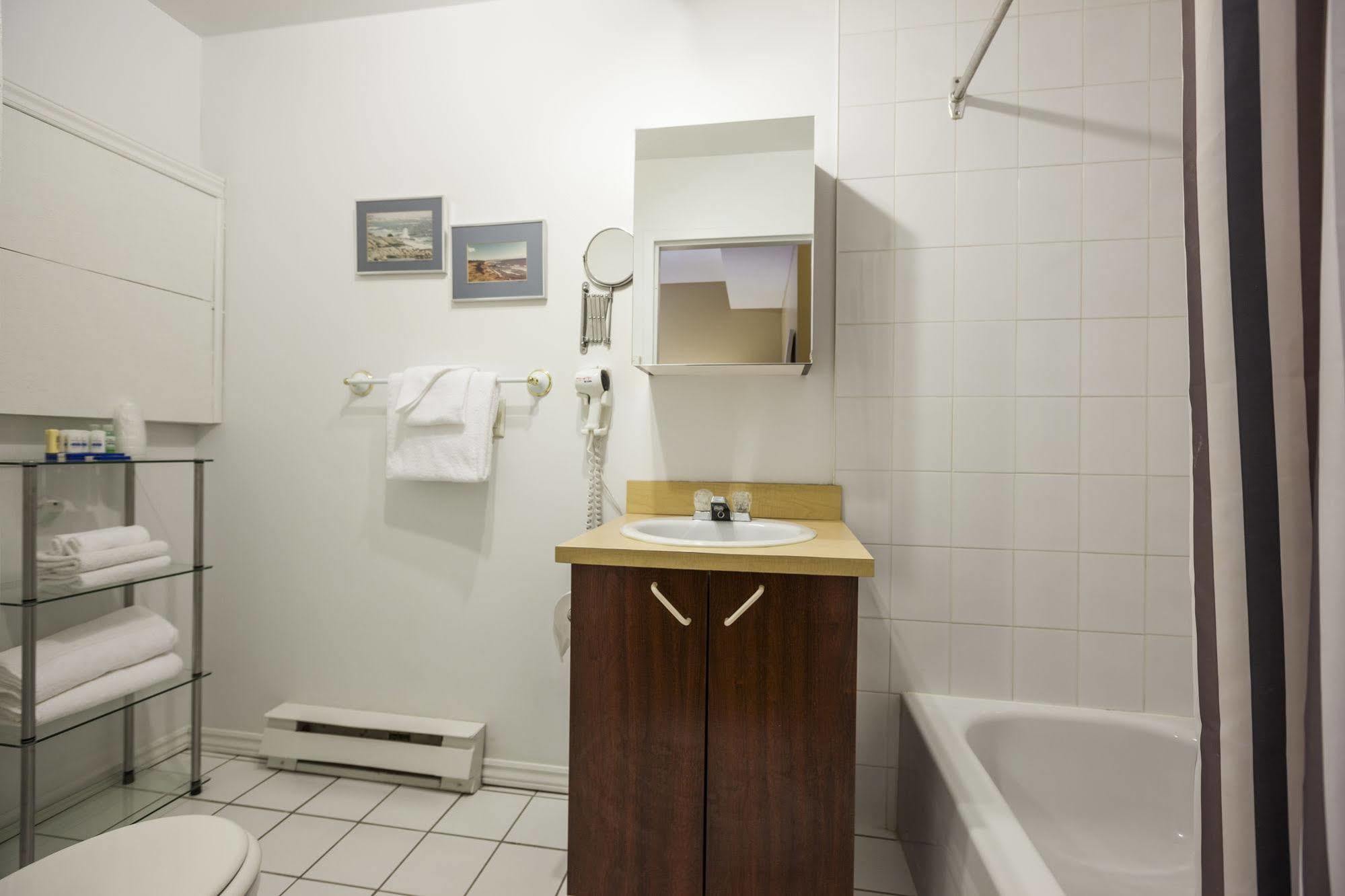 Hotel Abri Du Voyageur Μόντρεαλ Εξωτερικό φωτογραφία
